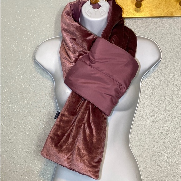 Luxurious Mauve Pink Quilted Velvet Wrap - Picture 1 of 6